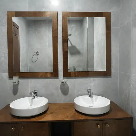 Hotel Agroturizem Dr Bizhga 5*