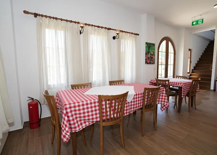 Hotel Agroturizem Dr Bizhga 5*