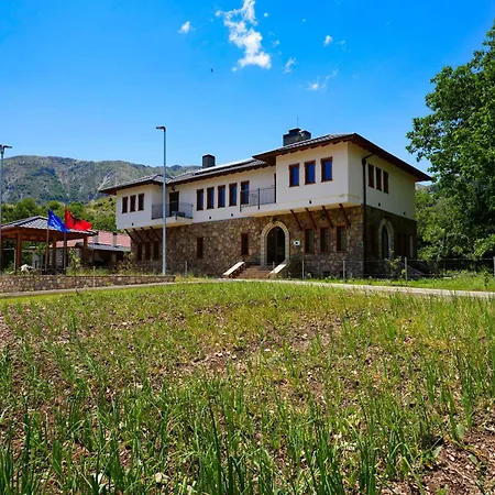 ホテル Agroturizem Dr Bizhga Gusmar