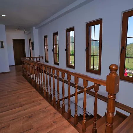Hotel Agroturizem Dr Bizhga 5*