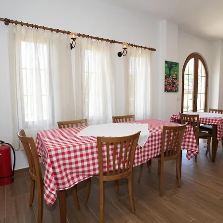 Hotel Agroturizem Dr Bizhga 5*
