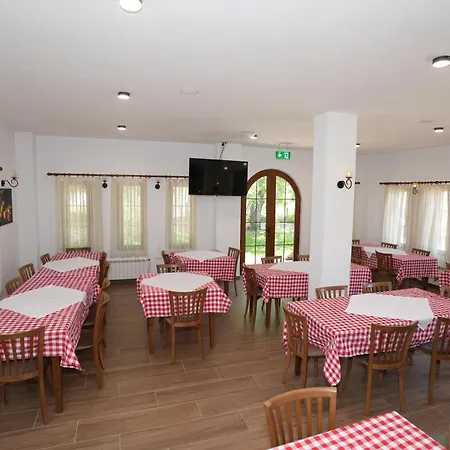 Hotel Agroturizem Dr Bizhga Gusmar
