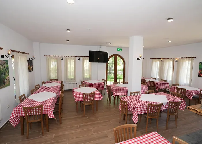 Hotel Agroturizem Dr Bizhga Gusmar