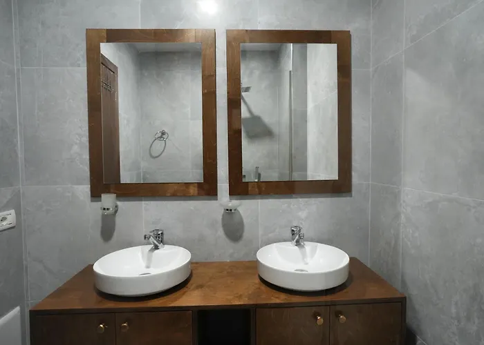Hotel Agroturizem Dr Bizhga 5*